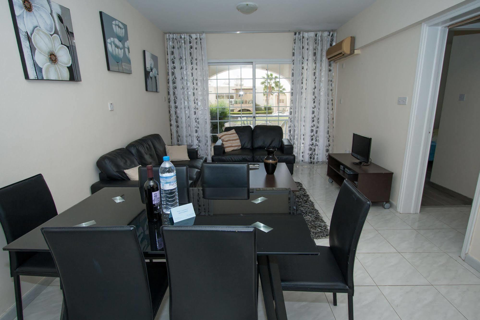 דירות לימסול Santa Barbara Complex מראה חיצוני תמונה